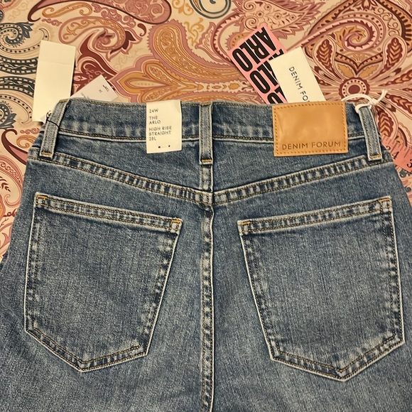 NWT Aritzia Arlo high rise straight jean size 24x28 - Picture 9 of 9